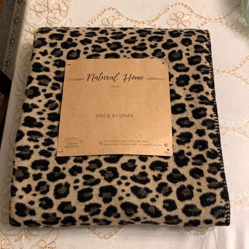 Throw blanket
